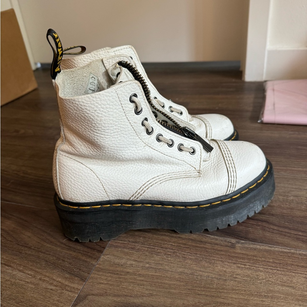 White Doc Martens! Women’s size 9